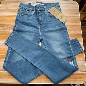 Levi’s 720 High Rise Super Skinny Jeans